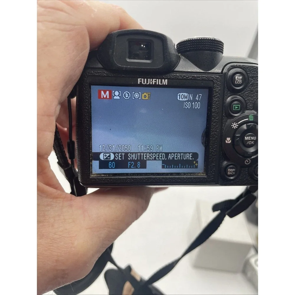 Fujifilm FinePix S1000fd Digital Camera 10.0MP 12X Zoom+Batteries+SD Card-TESTED